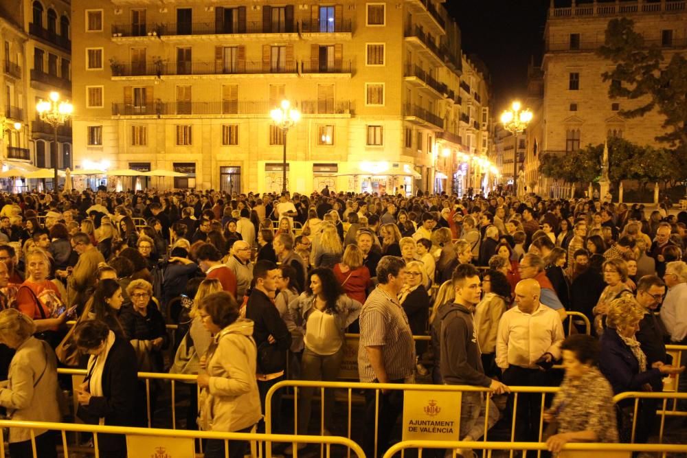 Besamanos de la Virgen de los Desamparados hasta la madrugada