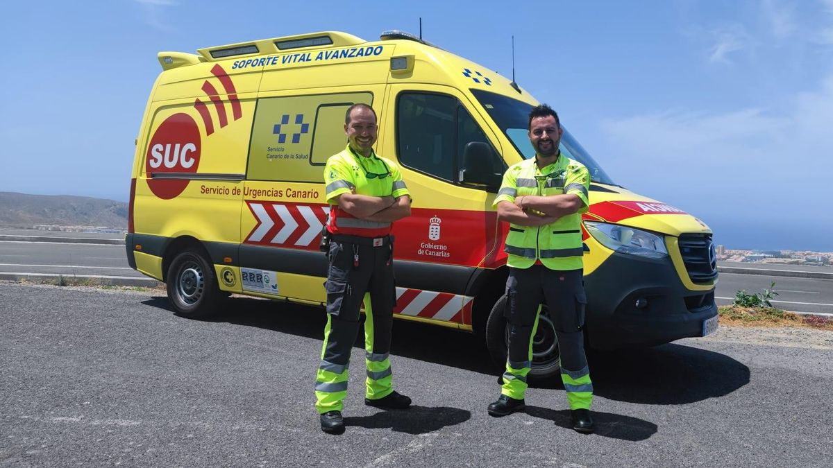 Personal sanitario de una ambulancia del SUC.