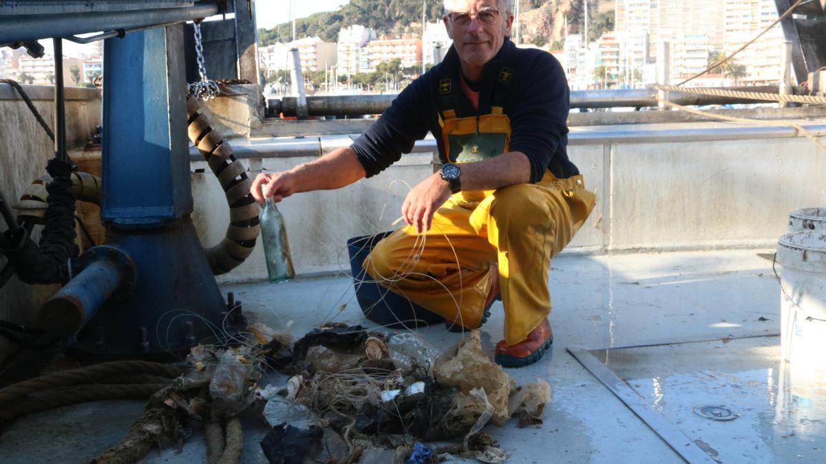 Alguns residus recollits per les embarcacions de Blanes