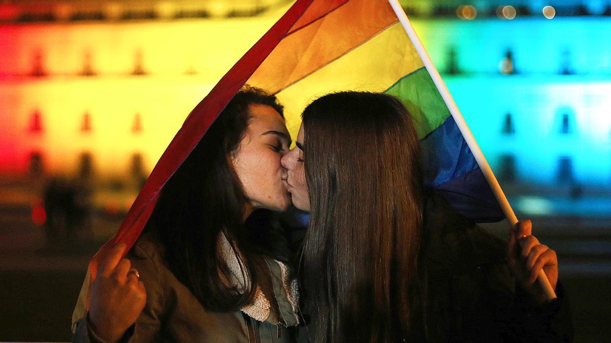 Una pareja de lesbianas.