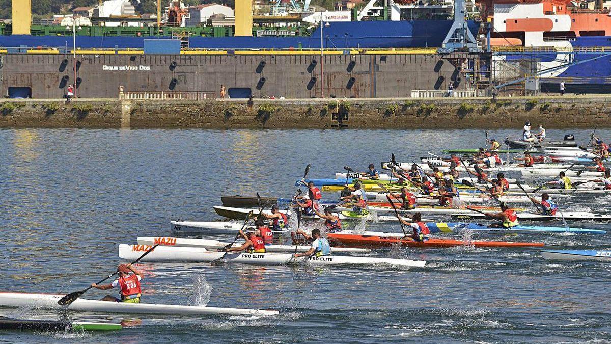 Salida de una de las pruebas del Trofeo Internacional de Kayak de Mar.