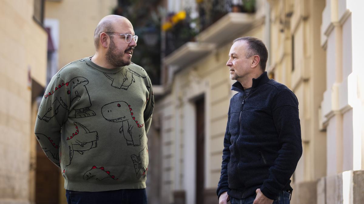 Entrevista con dos personas en los que se esta probando la vacuna contra el VIH.