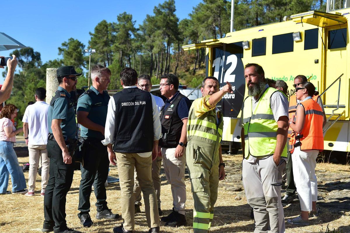Fotogalería | Segundo día del incendio de Casas de Millán: los evacuados ya pueden volver a sus viviendas