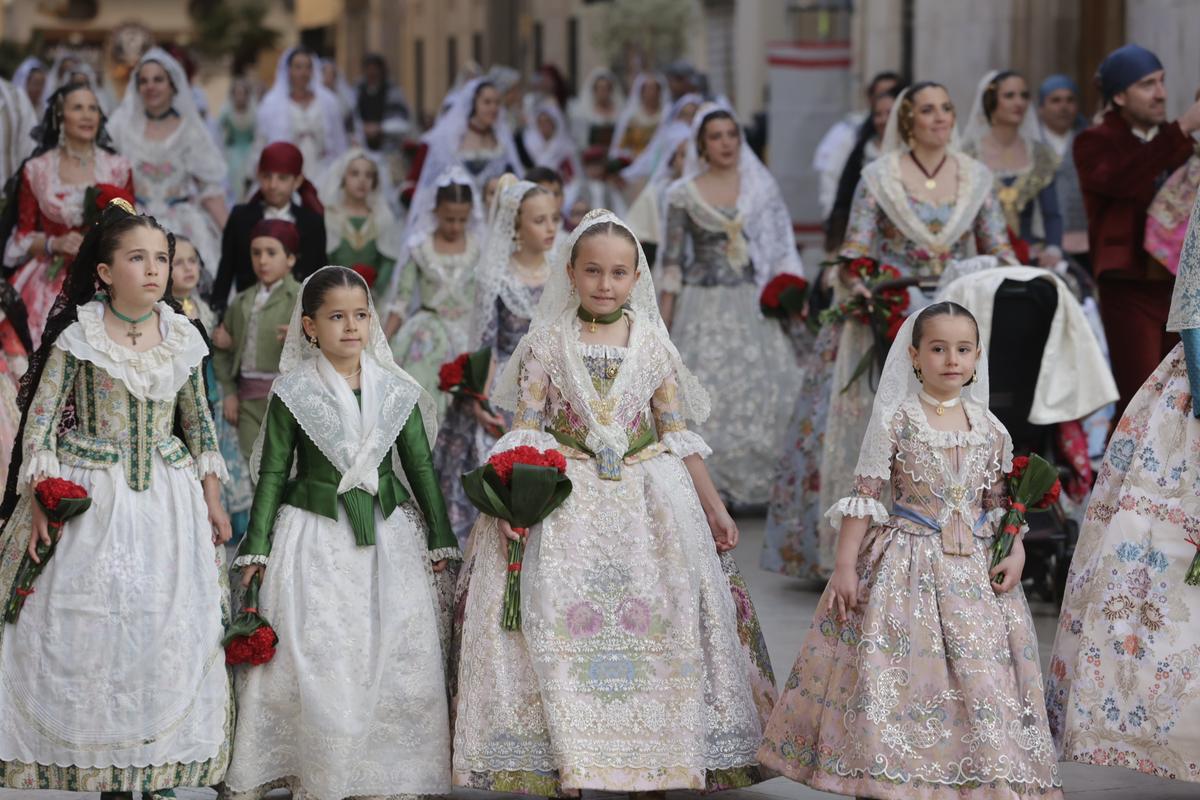 Todas las fotos de la ofrenda del 18 de marzo por la calle San Vicente hasta la 19:30 horas Todas las fotos de la ofrenda del 18 de marzo por la calle San Vicente hasta la 19:30 horas