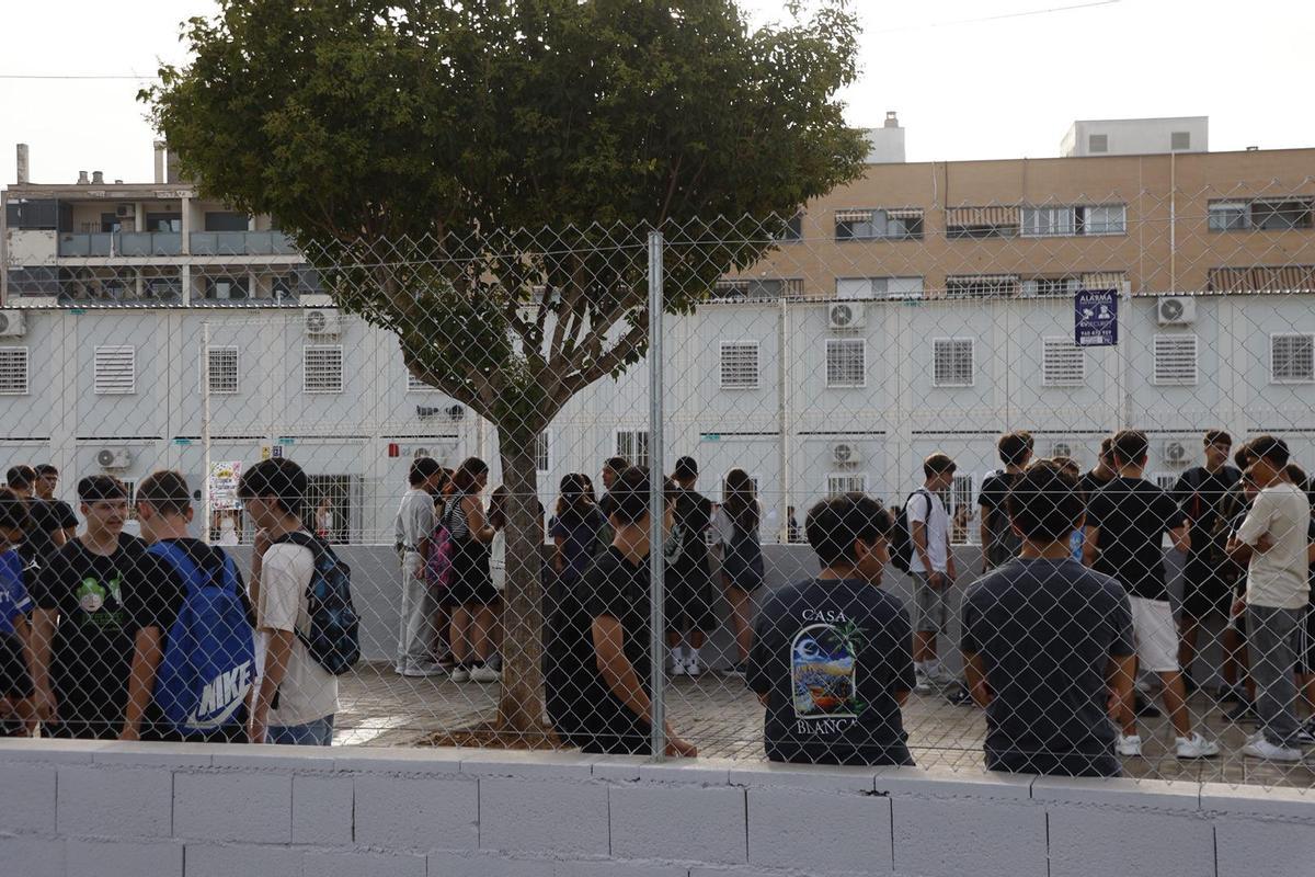 Vuelta a clase en barracones en Catarroja