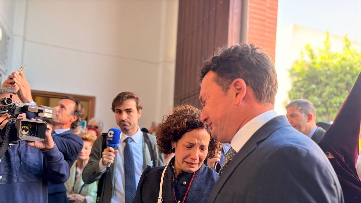 Vídeo | La Virgen de los Dolores se levanta al cielo por Sandra Peña, la niña hermana del Cerro del Águila víctima del bullying