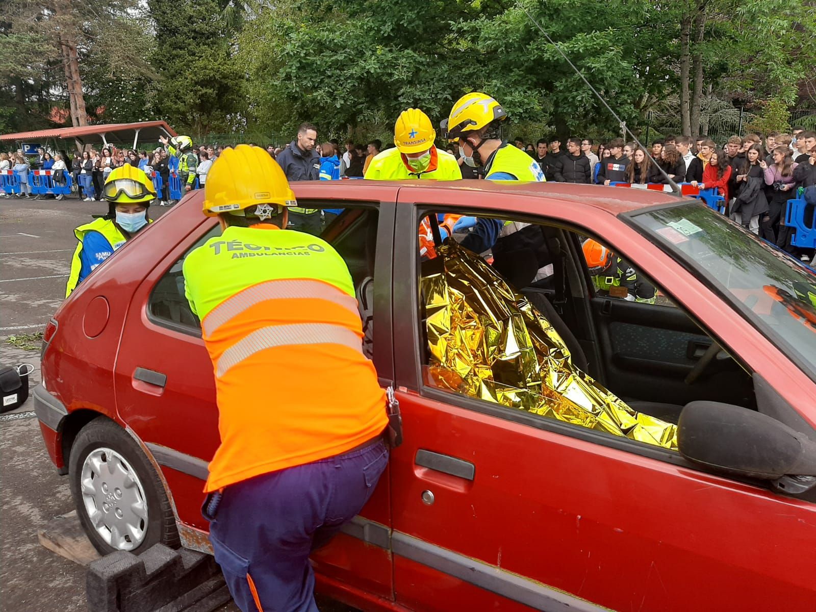 El IES de Noreña se examina de Emergencias: así ha sido el simulacro de accidente celebrado en el centro