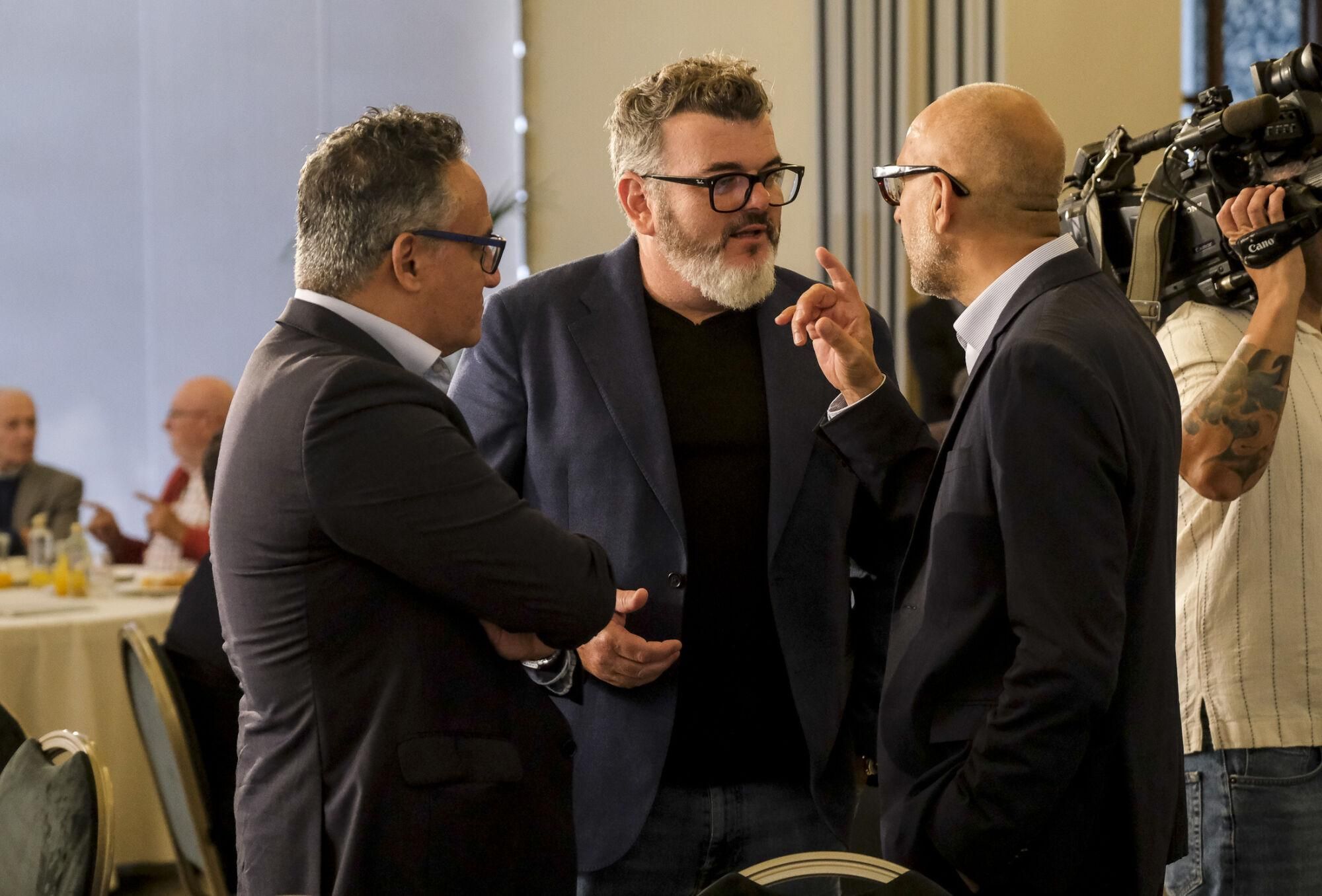 Encuentro informativo con Ángel Víctor Torres, ministro de Política Territorial y Memoria Democrática de España 