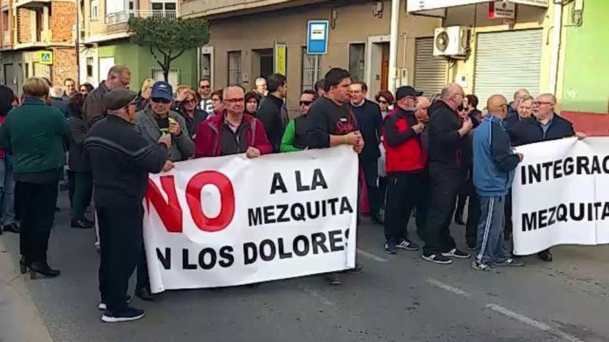 Protesta en Los Dolores contra la apertura de una mezquita