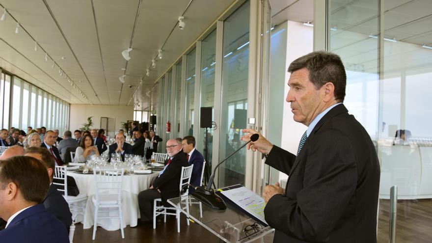 Aurelio Martínez, en un momento de su intervención, en el encuentro de Propeller