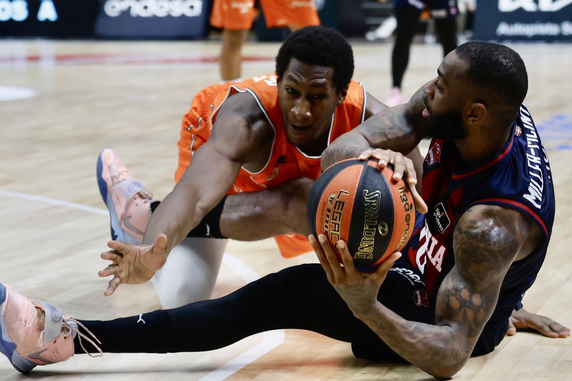 Las mejores fotos del resurgir del Valencia Basket frente al Baskonia