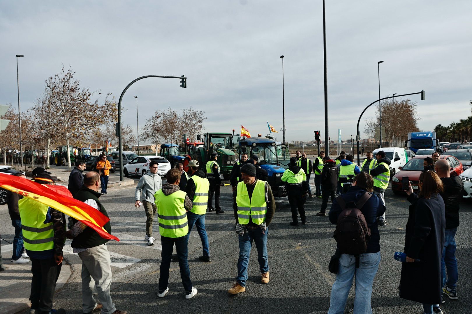 Las primeras tractoradas colapsan València