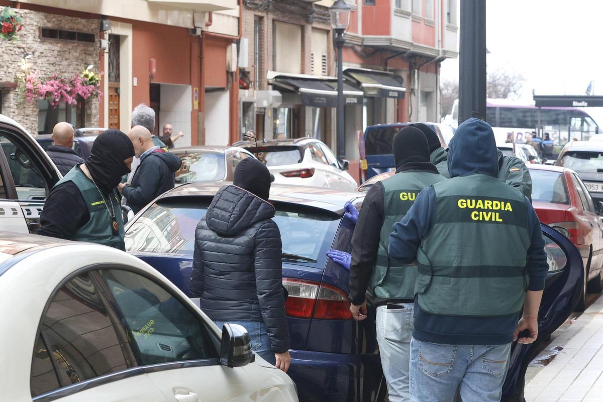 El operativo en Gijón para detener a los autores del asesinato a tiros de Emiliano "el panameño", en imágenes El operativo en Gijón para detener a los autores del asesinato a tiros de Emiliano "el panameño", en imágenes