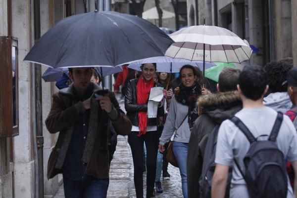 Dilluns de «Temps de Flors» sota la pluja