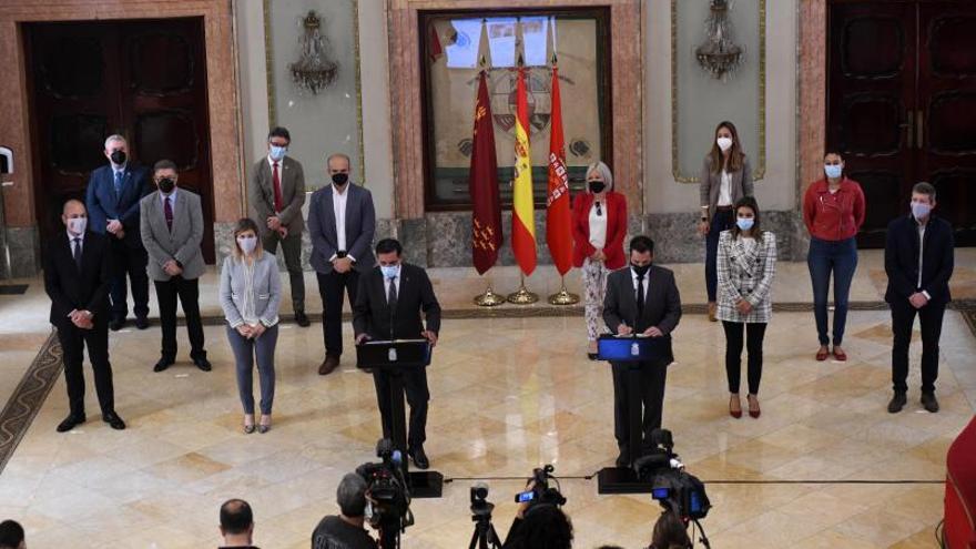 El Salón de Plenos fue escenario ayer de la presentación del nuevo equipo de la Glorieta, integrado por PSOE y Ciudadanos. | ISRAEL SÁNCHEZ