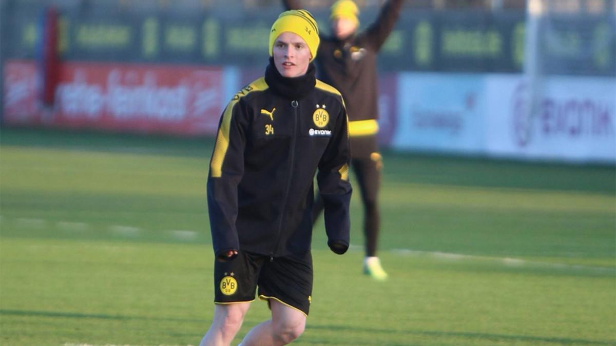 Sergio Gómez se estrenó con el primer equipo del Dortmund