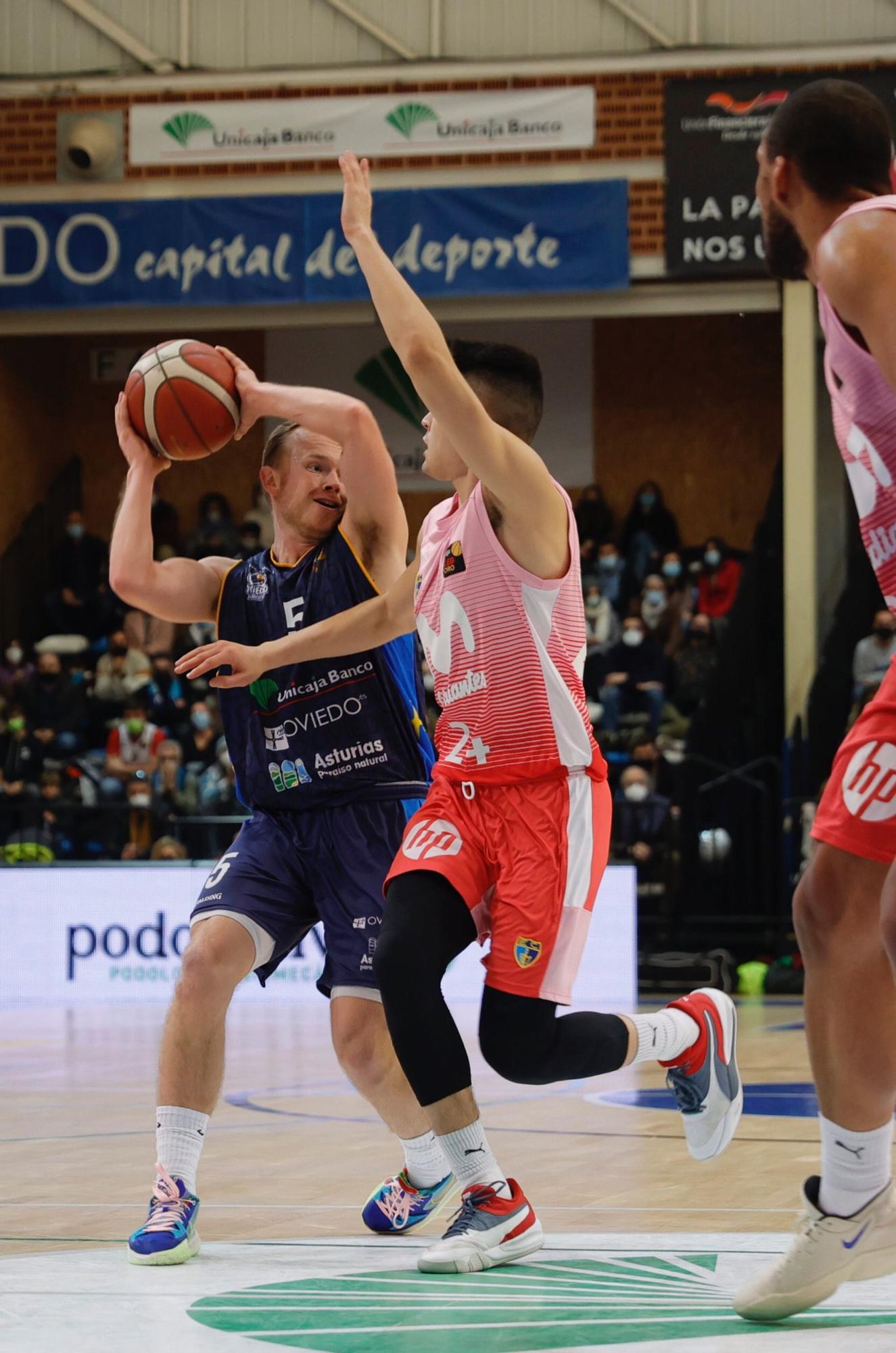 En imágenes: así fue el partido entre el Oviedo Baloncesto y el Estudiantes