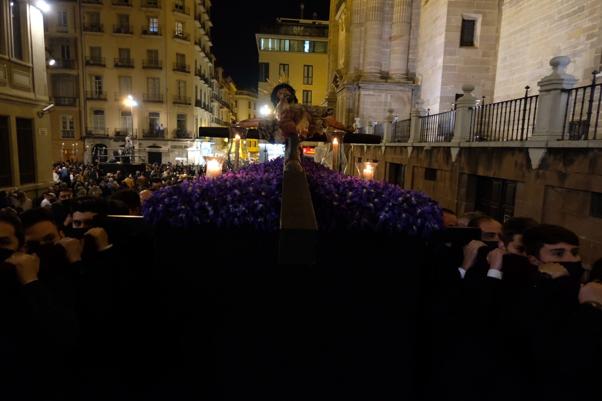 El Cristo de la Crucifixión accede a la Catedral