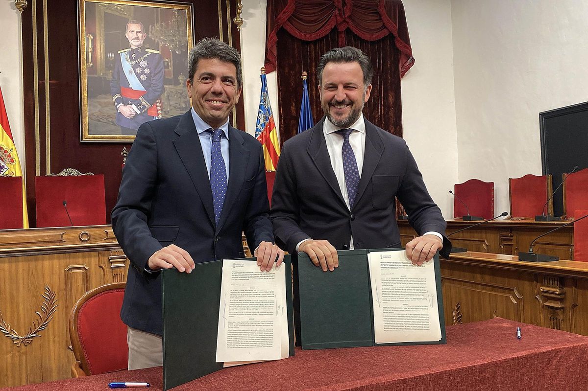 Mazón y Ruz, el día que suscribieron el convenio para el tranvía