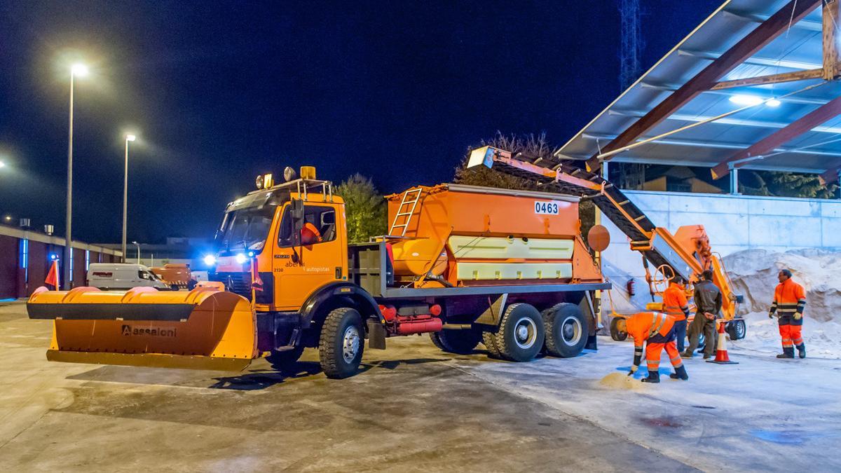 Máquina quitanieves utilizada en el operativo de limpieza de autopistas