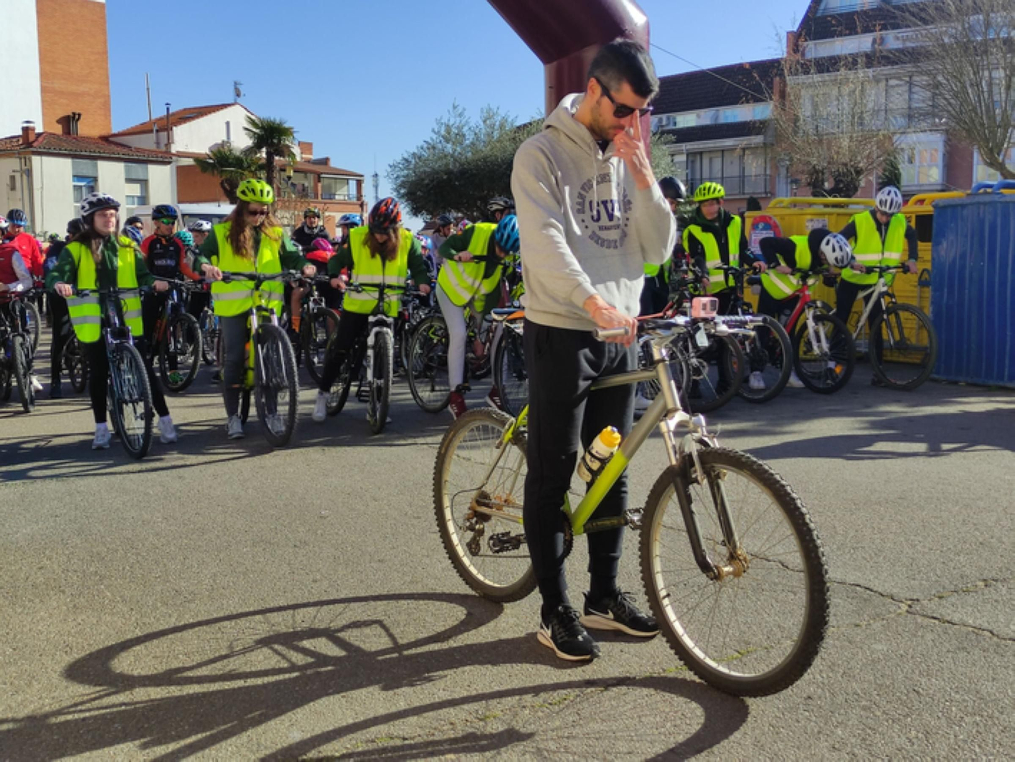 Así de bien lo pasan en la IV Marcha Cicloturista, del colegio San Vicente de Paúl de Benavente