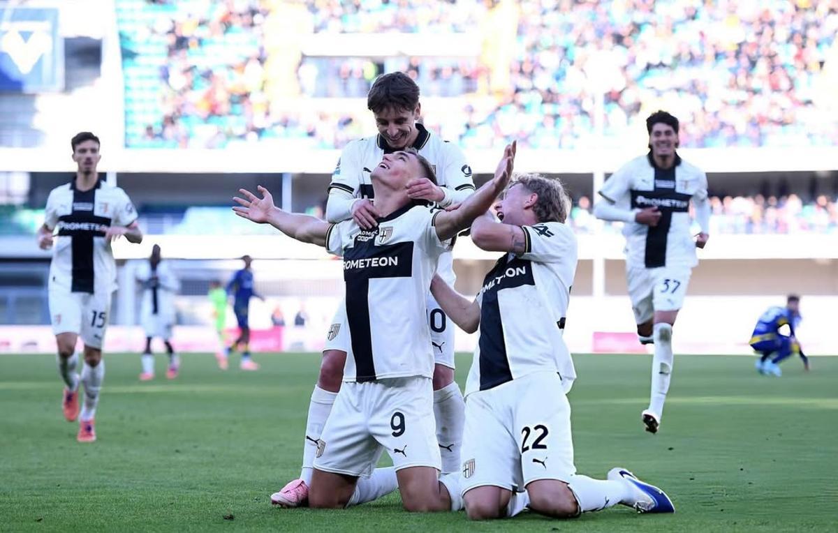 Mateo Pellegrino golea con la camiseta del Parma