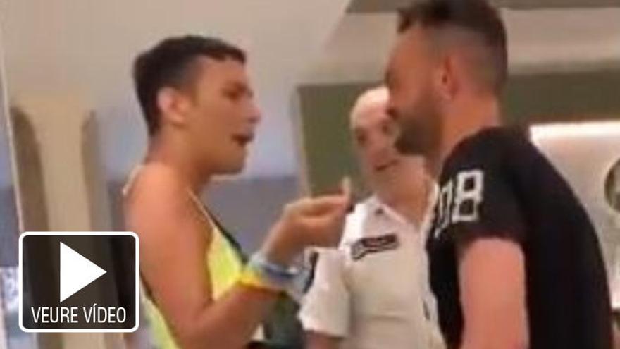 VÍDEO | Un jove pateix una agressió homòfoba a Barcelona: «Et faré heterosexual a hòsties»