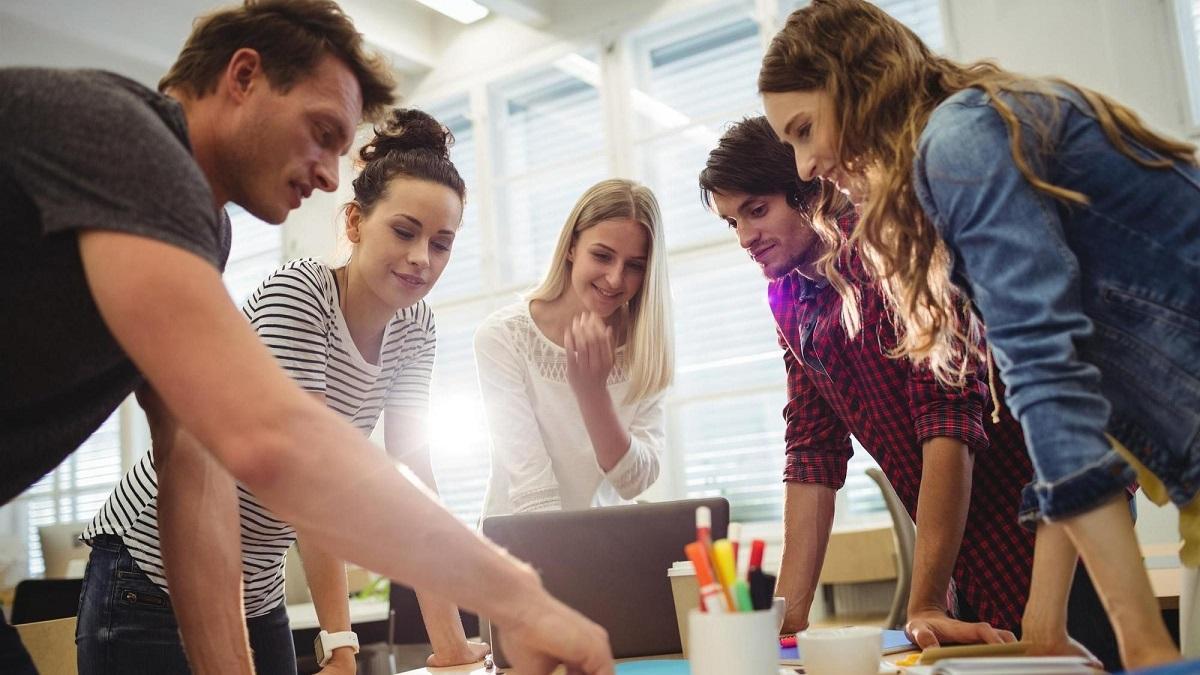 ¿Cuáles son los sectores en los que es más fácil encontrar trabajo para los jóvenes en 2025?