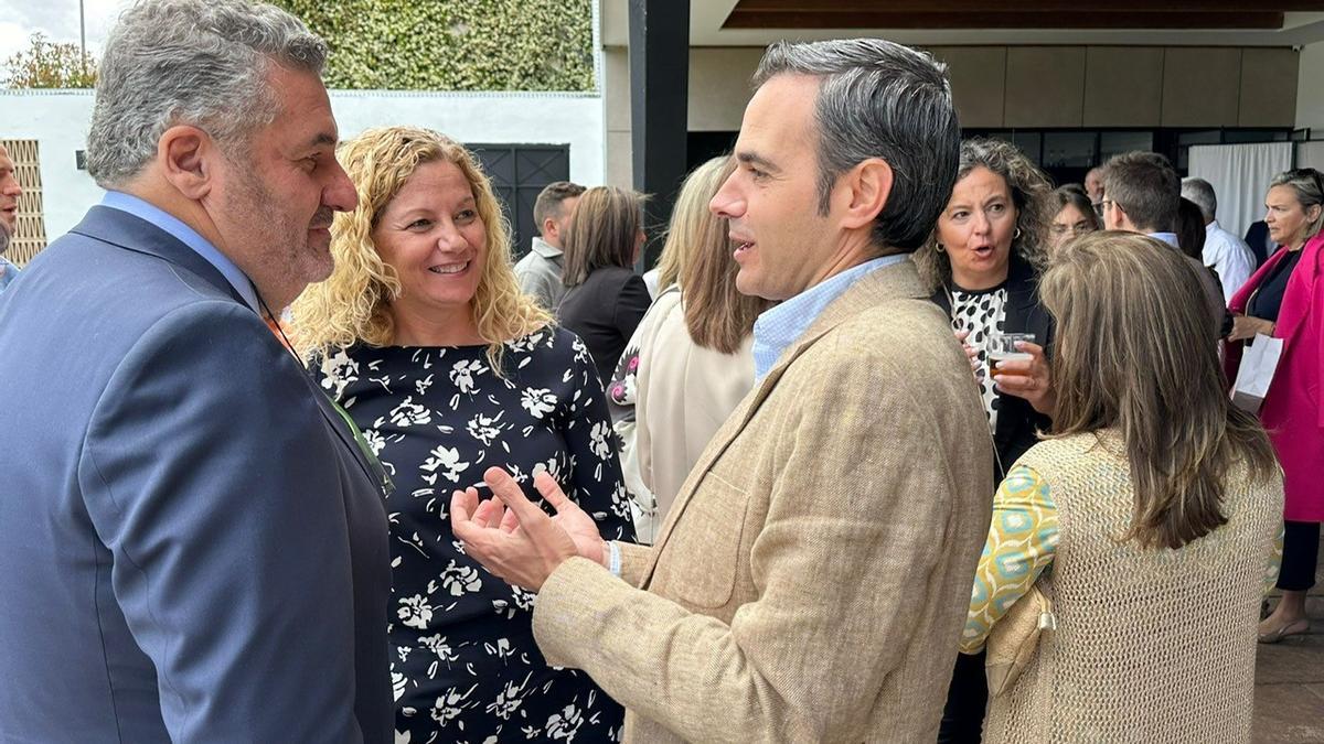 El presidente de los Labradores, Juan Jesús Rama, junto a José Manuel Benítez y Myriam Lázaro.