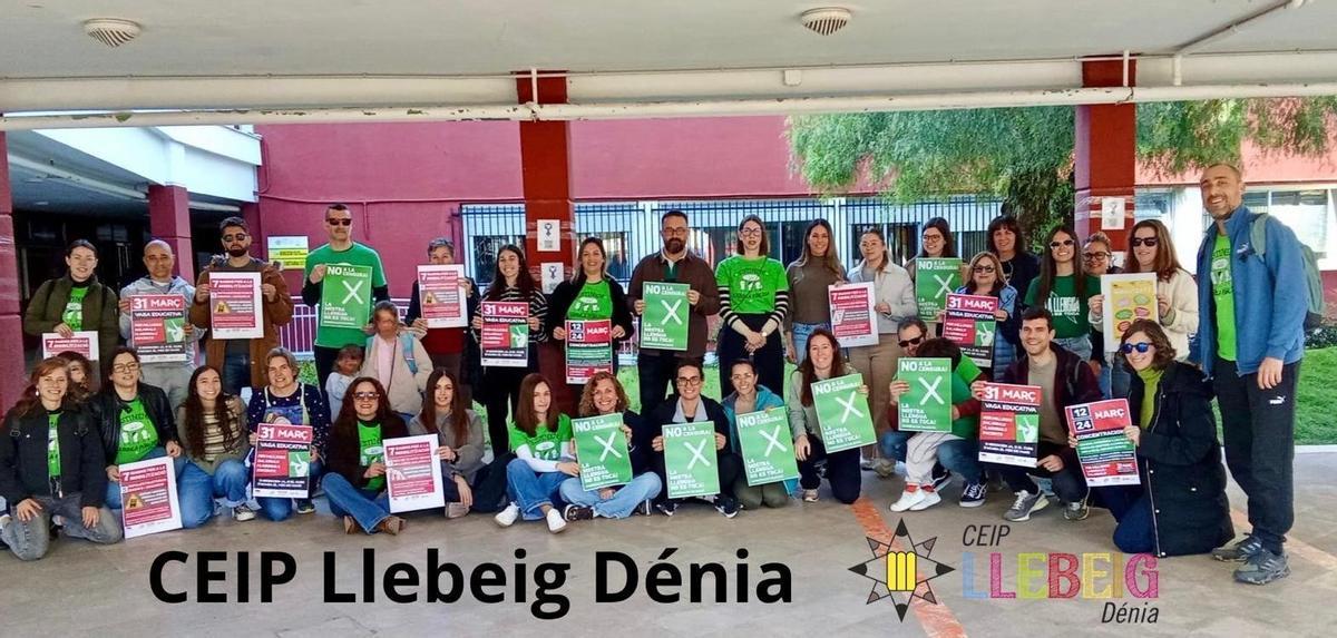 Protesta de los profesores del CEIP Llebeig de Dénia