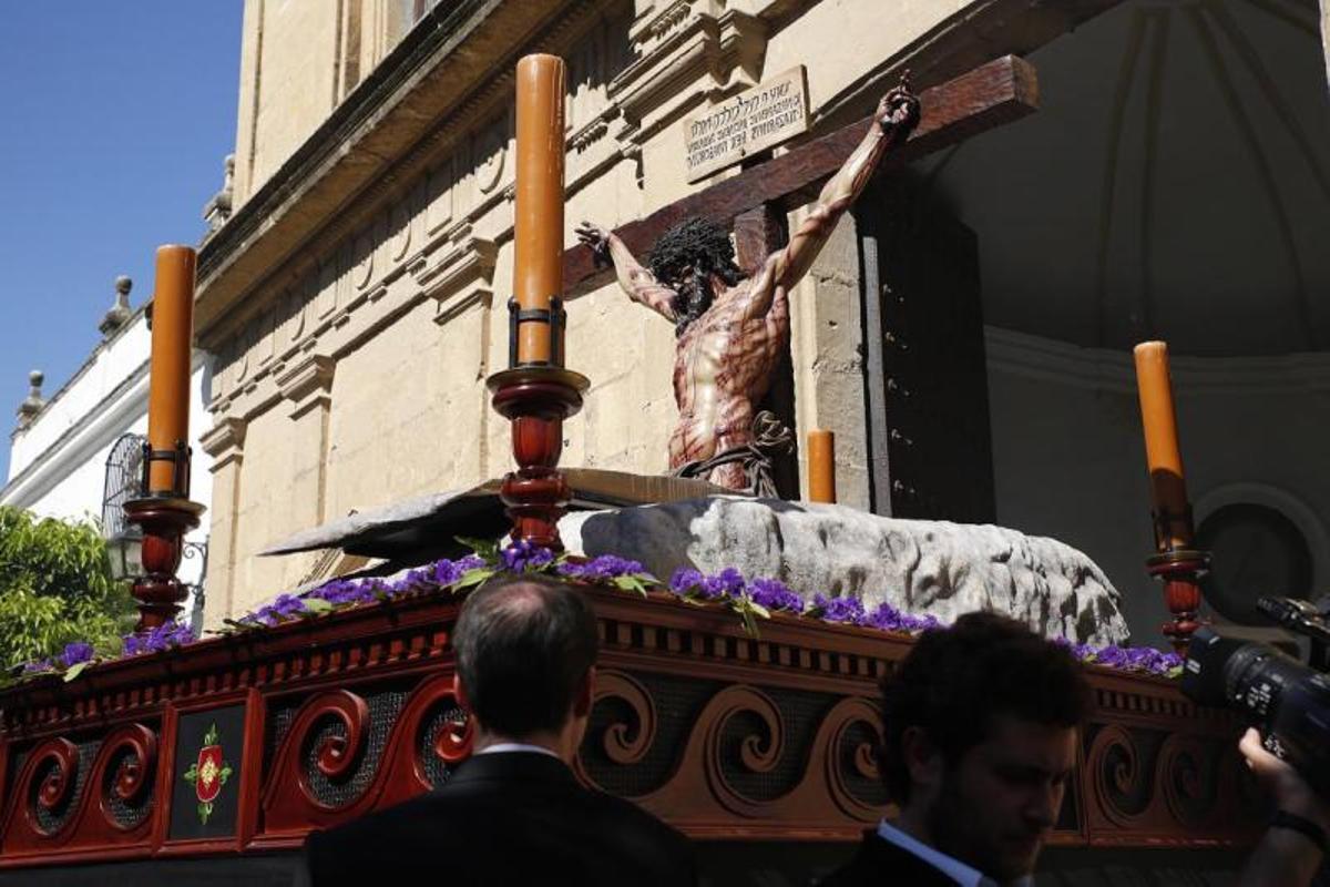 La noche culmina un Martes Santo primaveral e histórico