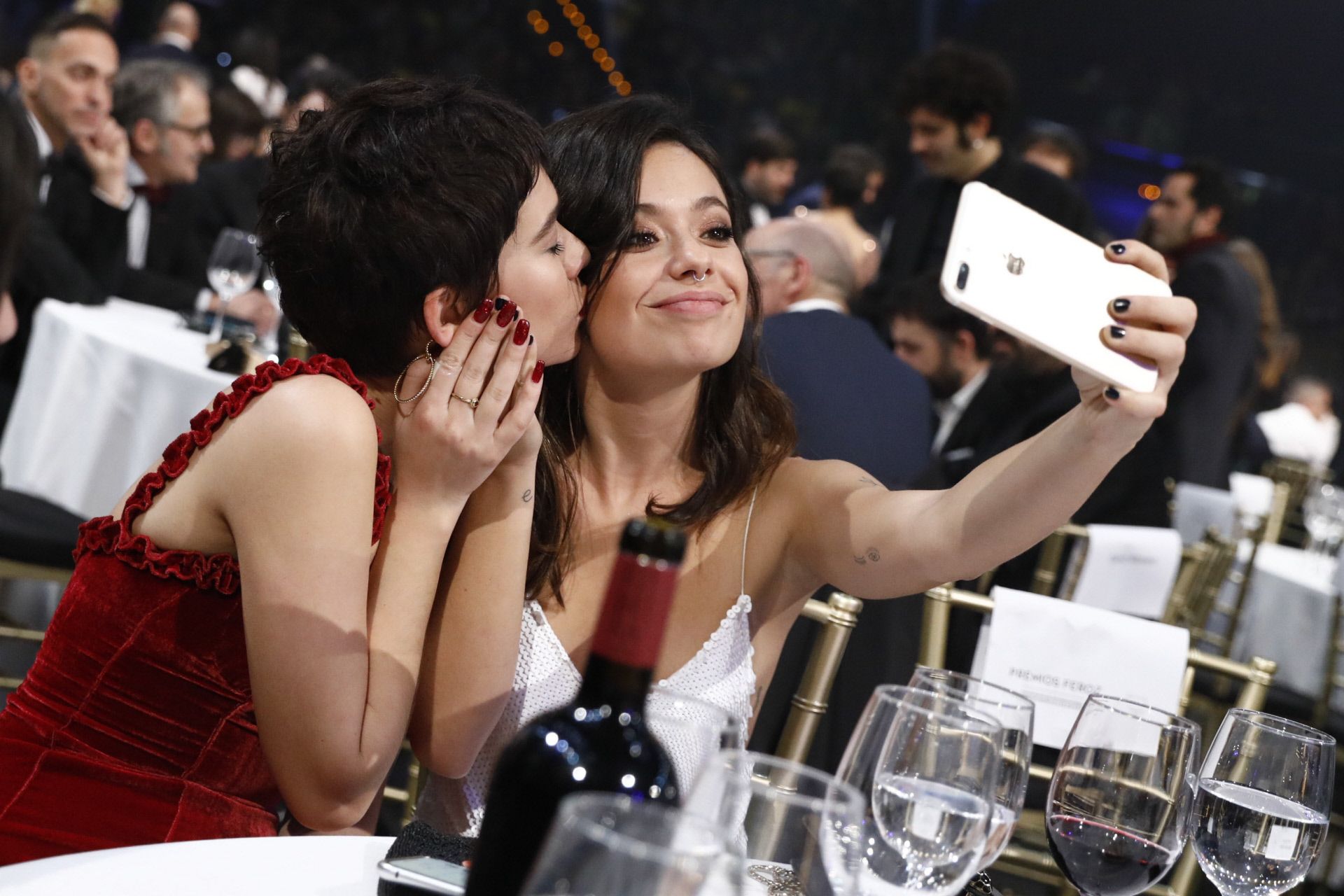 El selfie de Anna Castillo y Greta Fernández en los Premios Feroz 2019