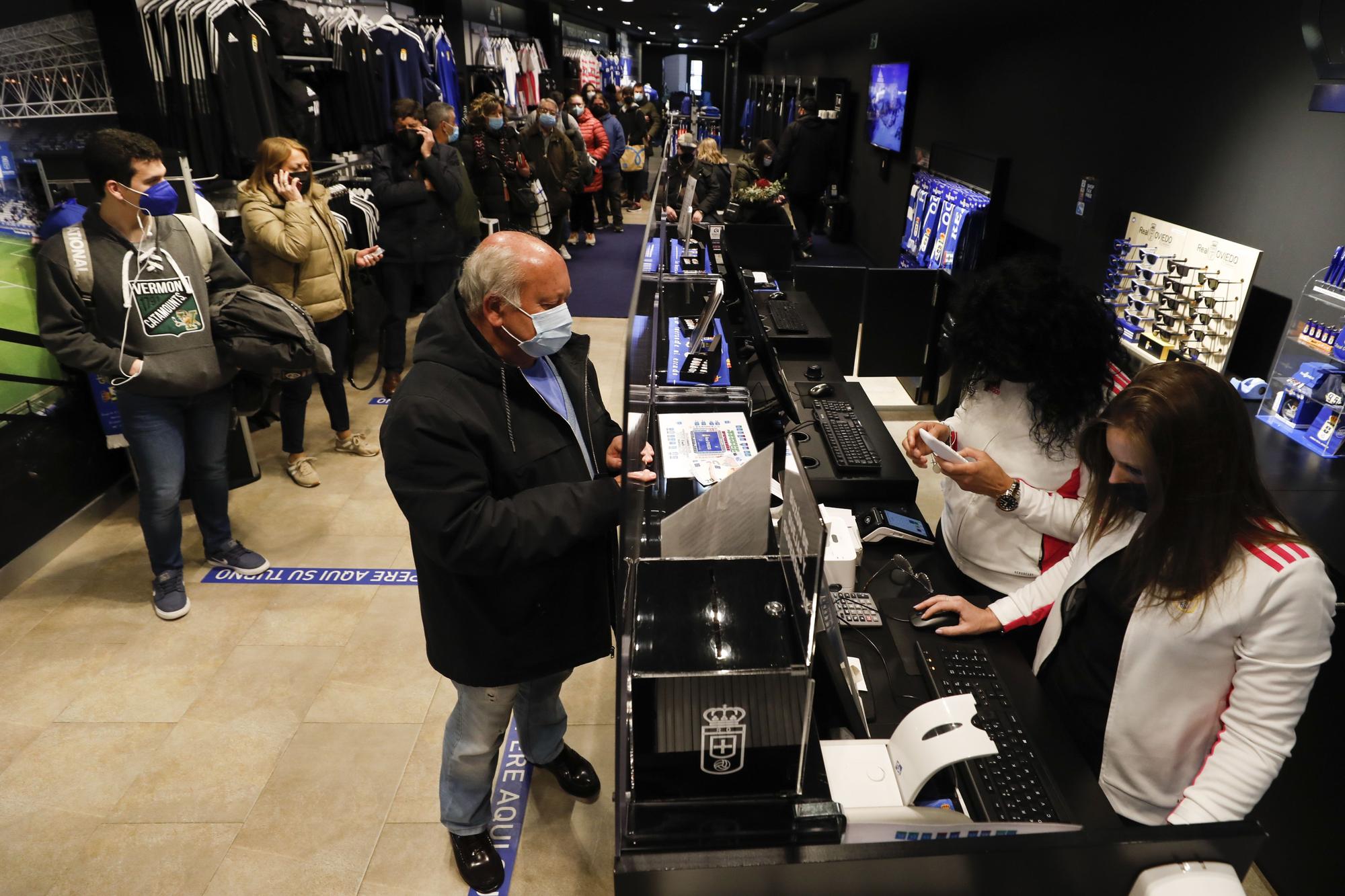 Las imágenes de las colas en la tienda del Oviedo