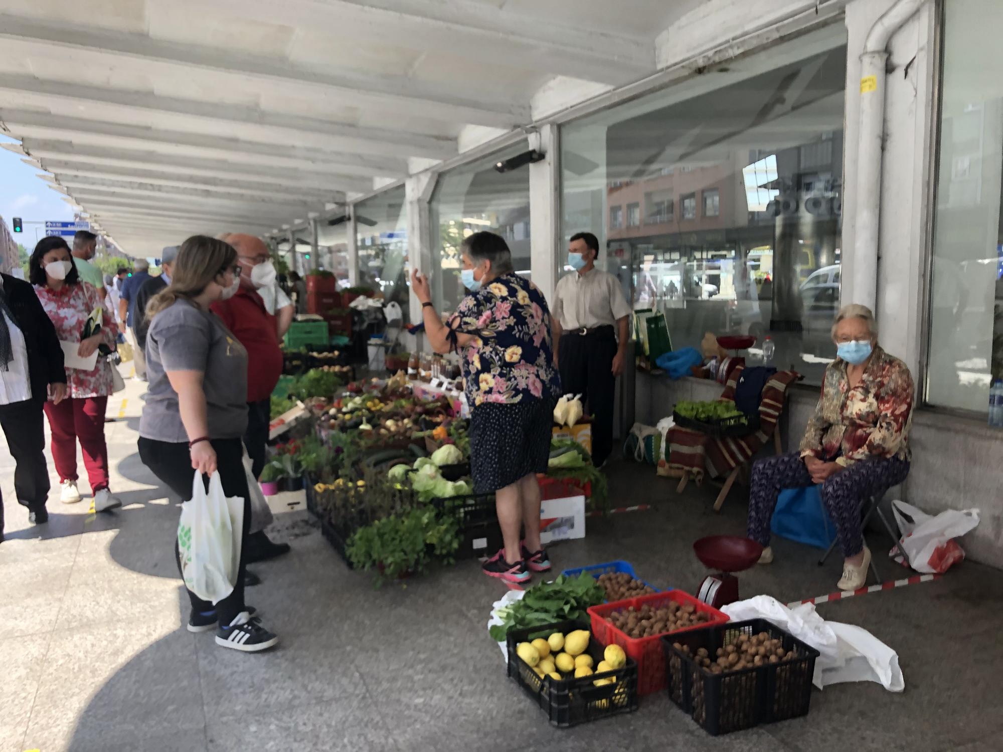 Ambiente y protagonistas de la Plaza de los martes en la Pola