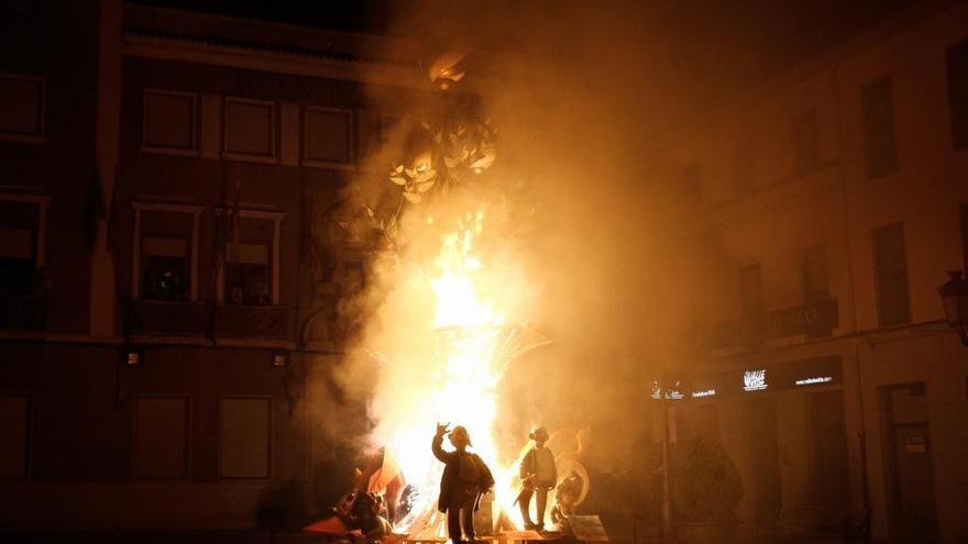 La Cremà pone el punto final a las Fallas de Elda