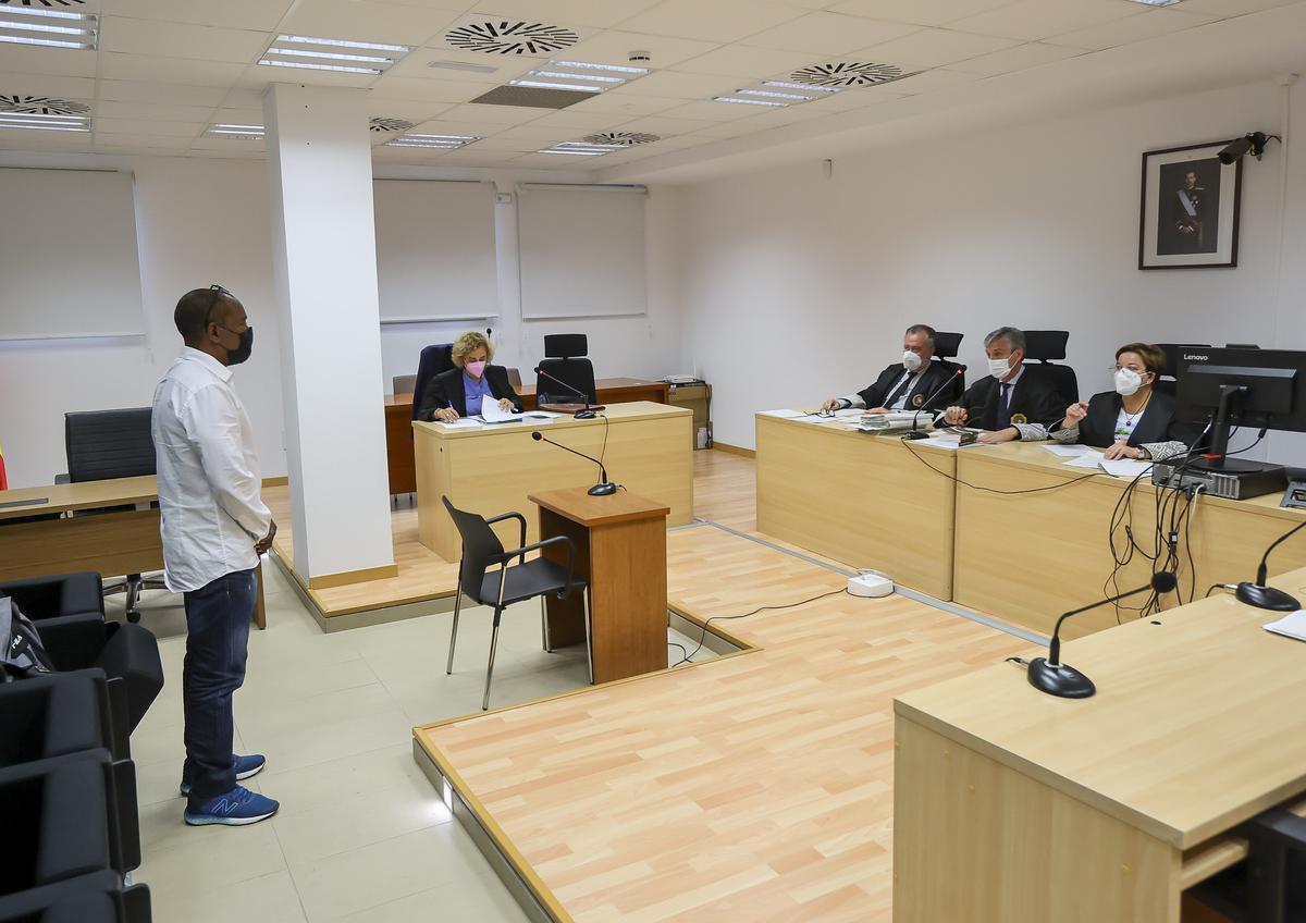 El tribunal de la Audiencia que acordó el archivo de las actuaciones para el político del PP.