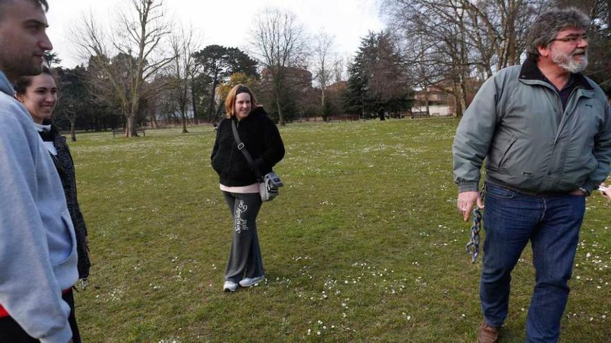 Por la izquierda, Luis Rodríguez, Patricia Díez, Noelia Álvarez y Ginés García, ayer, en el parque Ferrera.