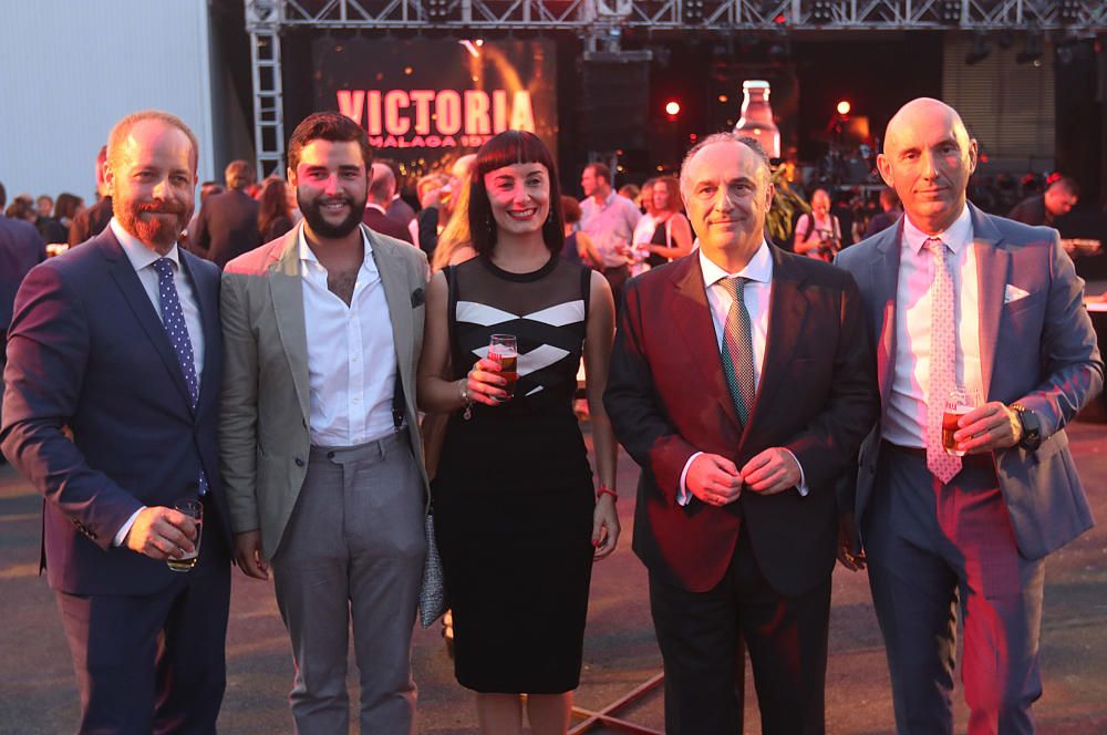 A la apertura de la fábrica, por la mañana, y al acto institucional de la tarde le siguió un cóctel en los aledaños de la planta amenizado con música en directo.