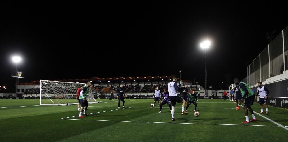 La afición del Valencia invade el Puchades