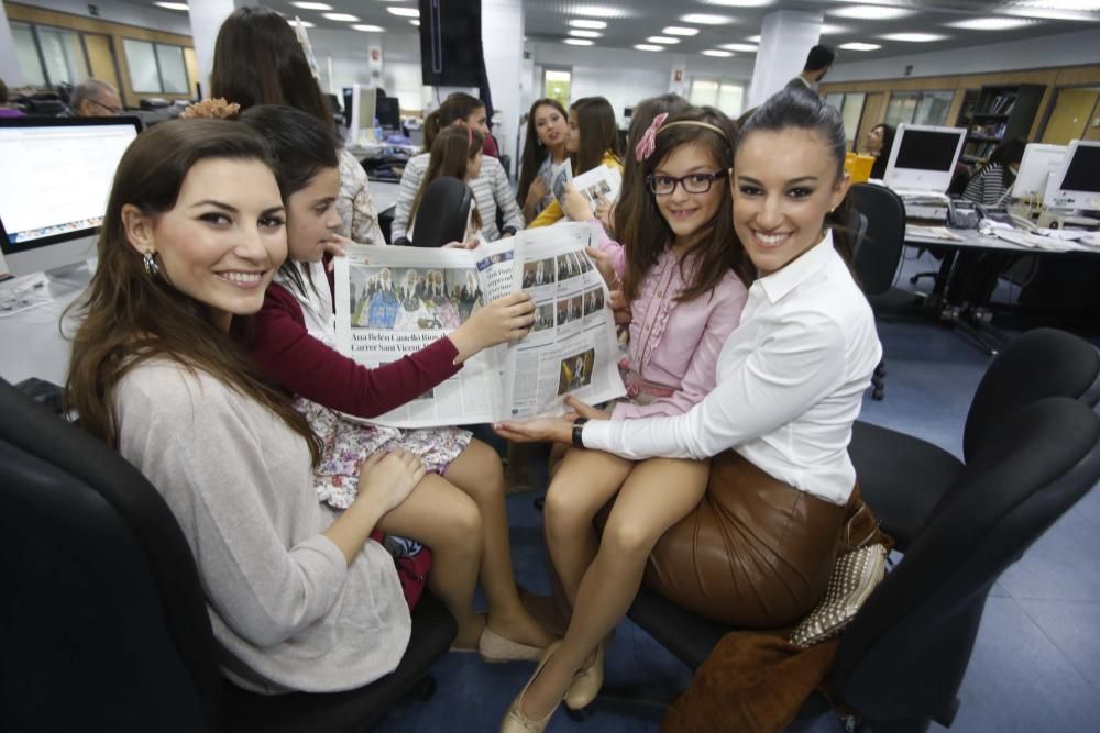 La Bellea del Foc y la Infantil, acompañadas de sus damas, visitaron la redacción del periódico y respondieron a las preguntas de los lectores en un encuentro digital