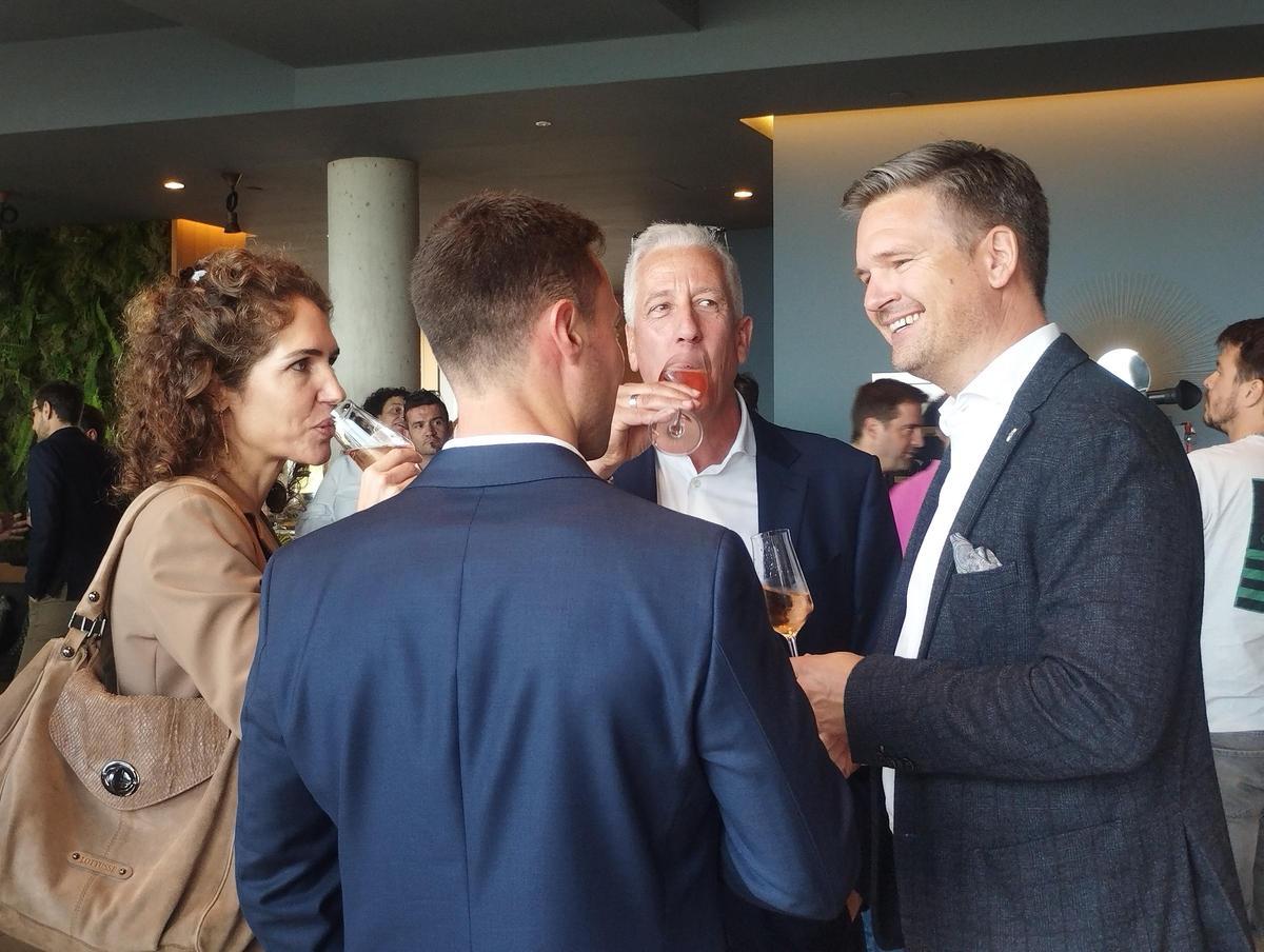 Sabia Fluxá y Finn Ackermann con los Kassner.