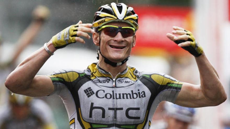 El corredor de Columbia  Andre Greipel celebra su victoria.