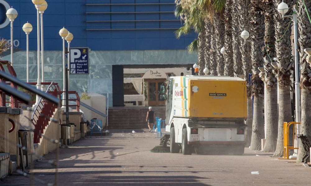 Las calles de Alicante se recuperan poco a poco de las fiestas