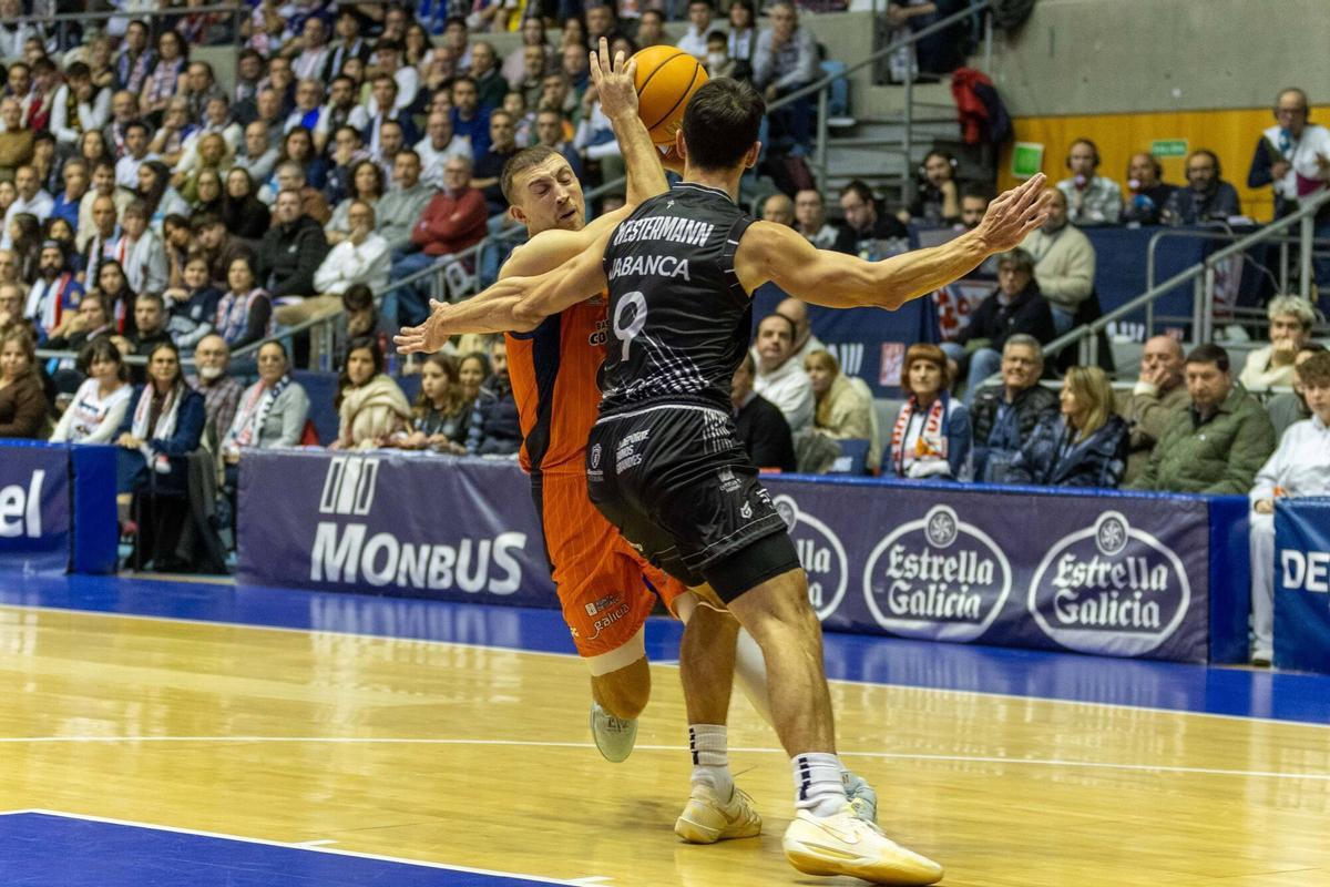 MONBUS OBRADOIRO VS LEYMA CORUÑA.