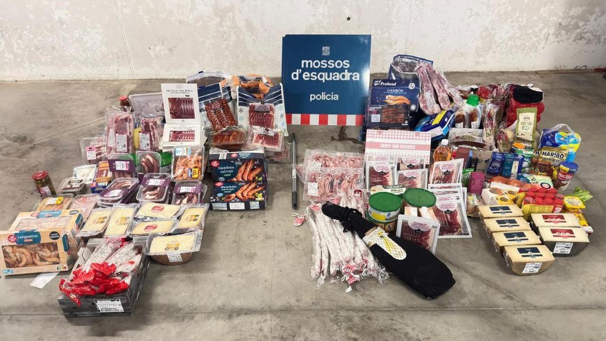 Els productes trobats durant l'escorcoll al vehicle, valorats en uns 4.200 euros