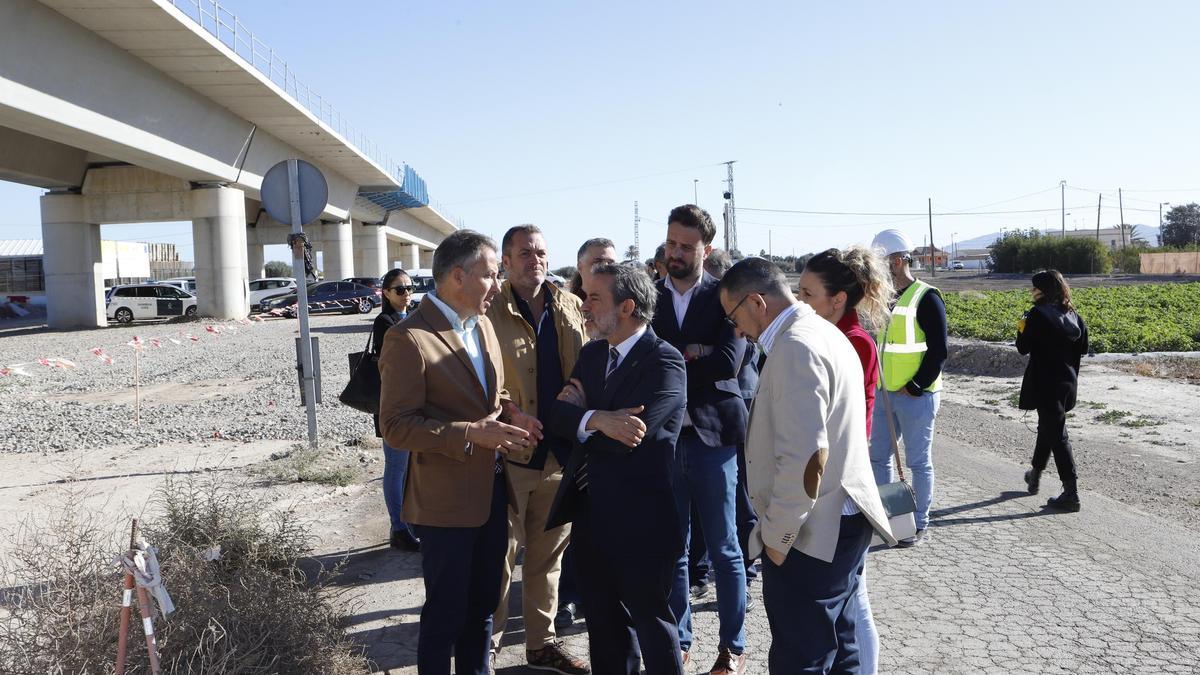 El Delegado del Gobierno junto al alcalde de Lorca y varios miembros de la Corporación Municipal en las obras del Corredor Mediterráneo.
