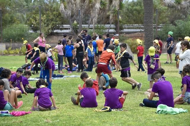 Encuentro y talleres de scouts, en el parque de ...