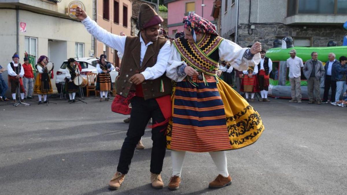 Folclore alistano en San Juan del Rebollar a cargo de Aulas de Música. | Ch. S.