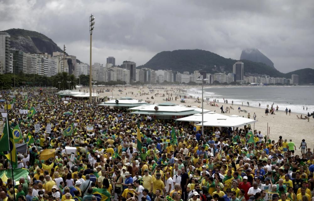 Miles de brasileños toman las calles contra Rousse