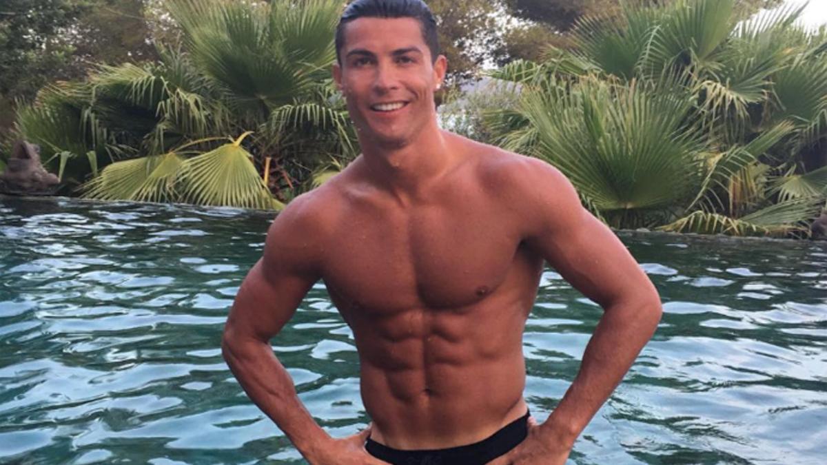 Cristiano Ronaldo tiene la costumbre de pintarse las uñas de los pies